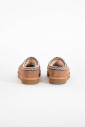 sabot-en-peau-de-mouton-avec-bordure-brodee-multicolore