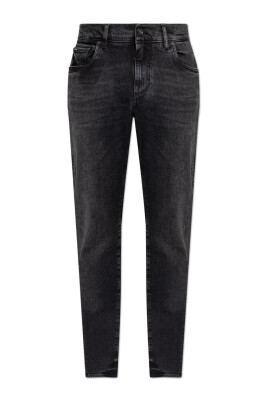 slim-fit-jeans