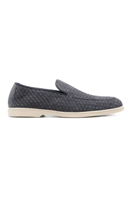 Loafers med präglad logotyp