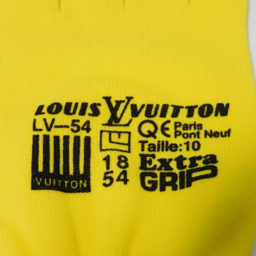 Louis Vuitton Vintage Pre-owned Nylon gloves Yellow Dames