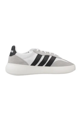 Stiliga begagnade sneakers