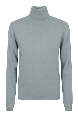 grey-sweater-aw25