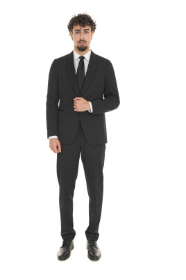 shawled-collar-tuxedo-with-classical-style