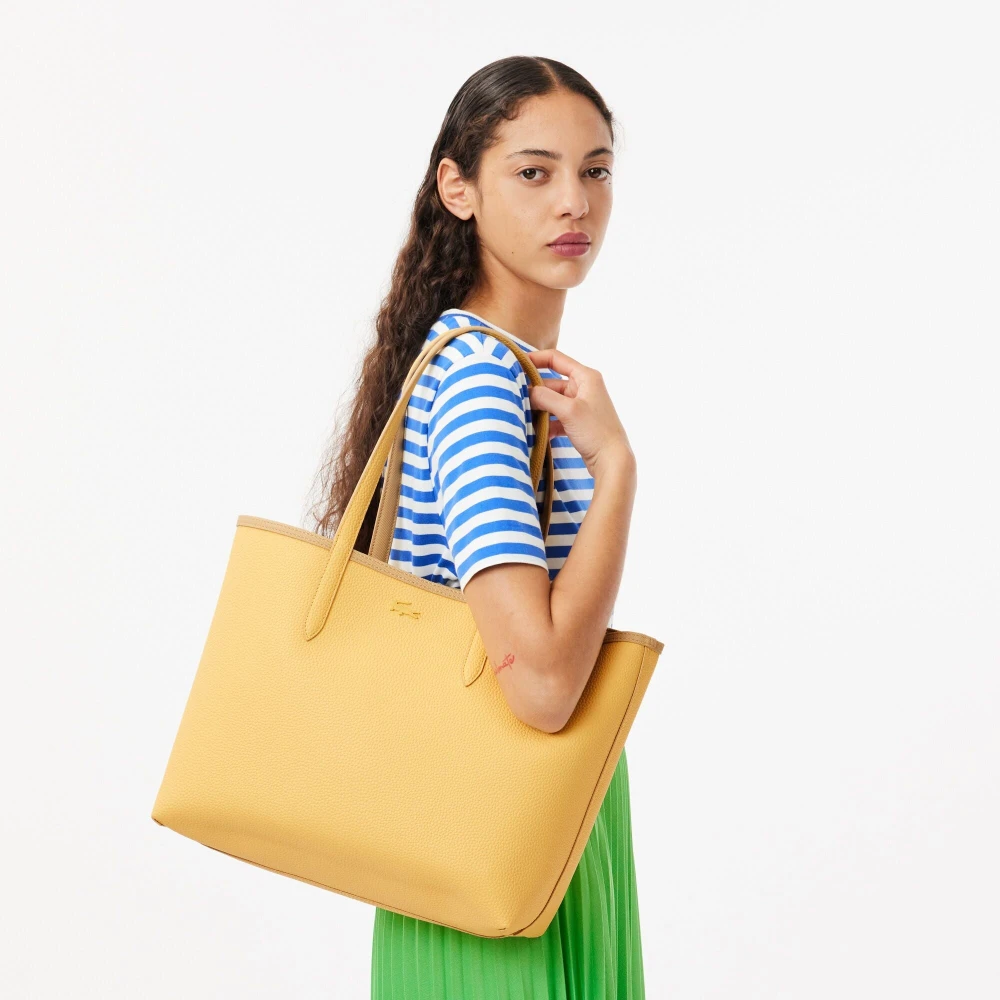 Lacoste Anna Schoudertas in Zwart Yellow Dames