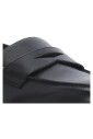 mocassins-en-cuir-noir-avec-detail-ajoure