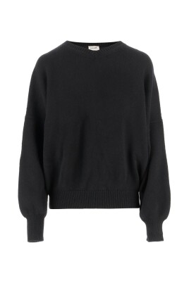pull-noir-vrai-a-la-taille