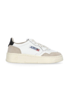 sneakers-enfants-blancs-en-cuir-avec-logo