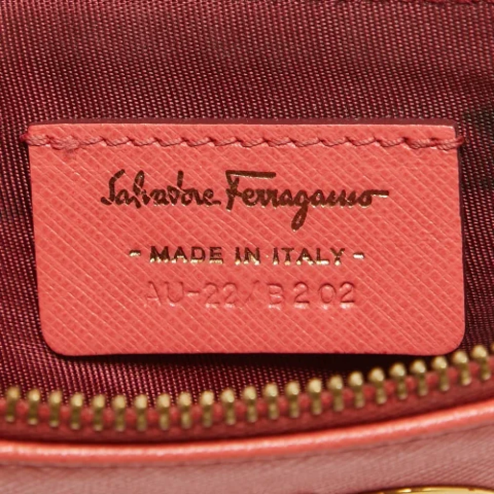 Salvatore Ferragamo Pre-owned Leather clutches Orange Dames