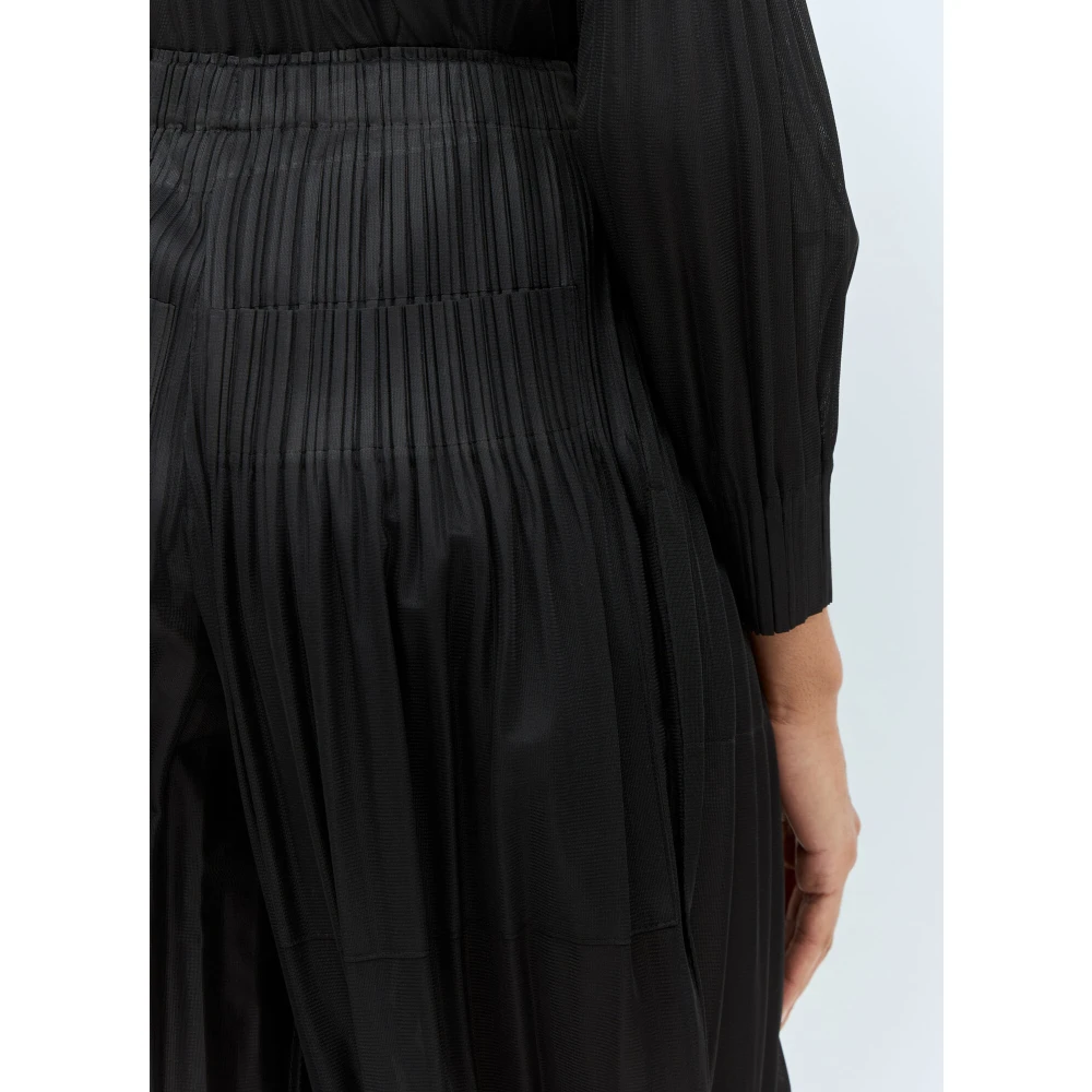 Issey Miyake Geplooide Fluffy Tapered Broek Black Dames