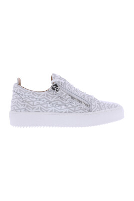 womens-sneaker