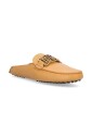 chaussures-plates-beiges-avec-plateau-relief-et-chaine-metallique