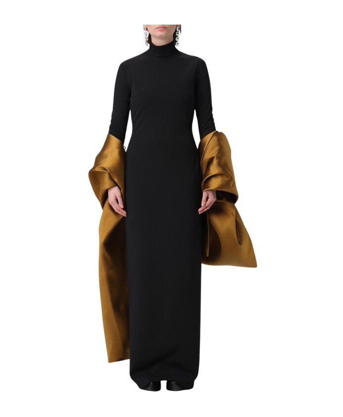 robe-longue-elegante-en-or