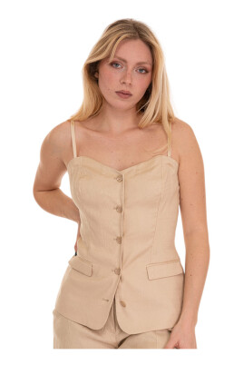 heart-shaped-top-with-button-closure