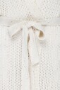 cardigan-long-blanc-avec-design-ajoure