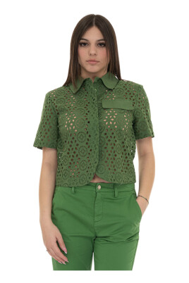 cropped-cotton-blouse-with-button-closure