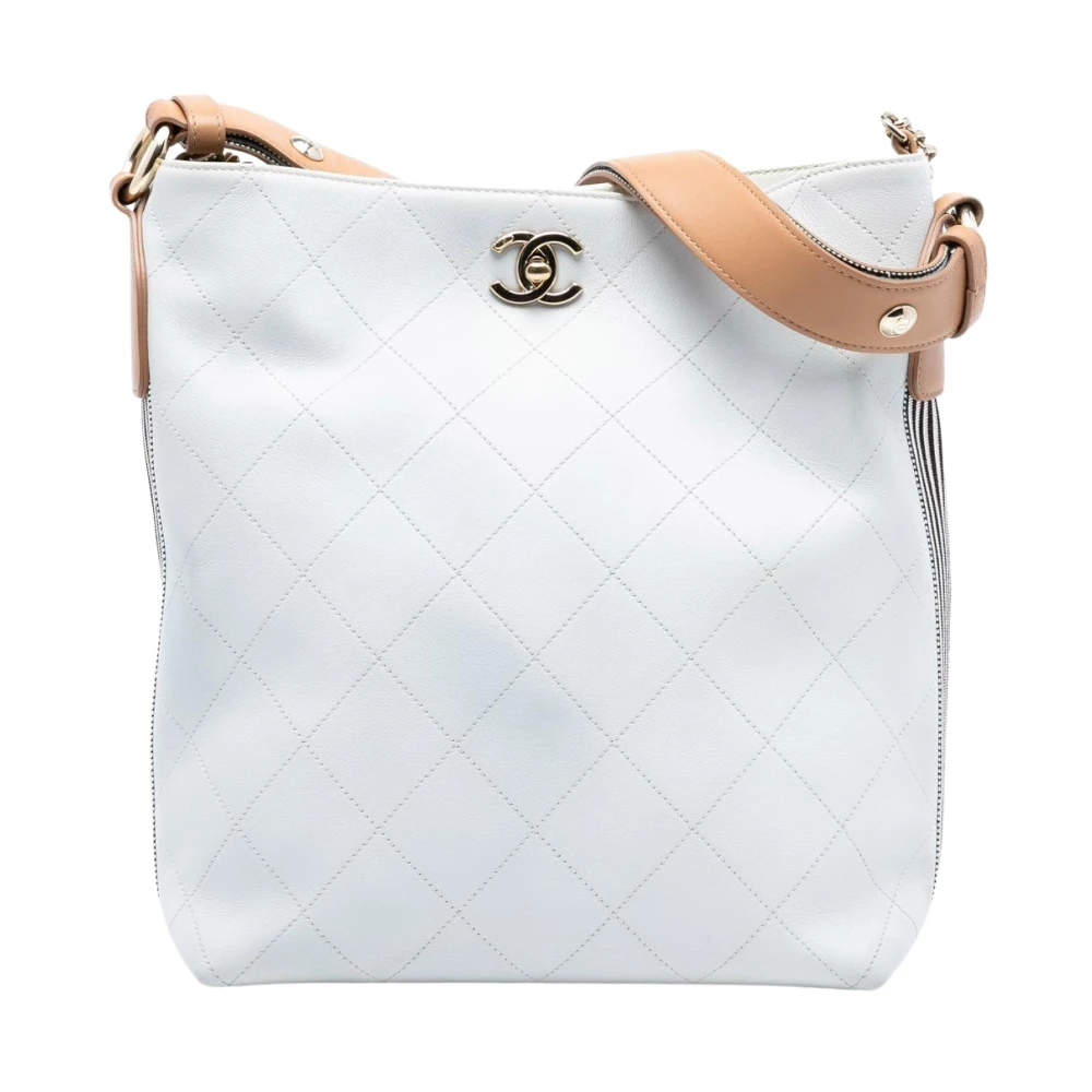 Chanel Vintage Women's White Pre-Owned Quilted Hobo Bag
