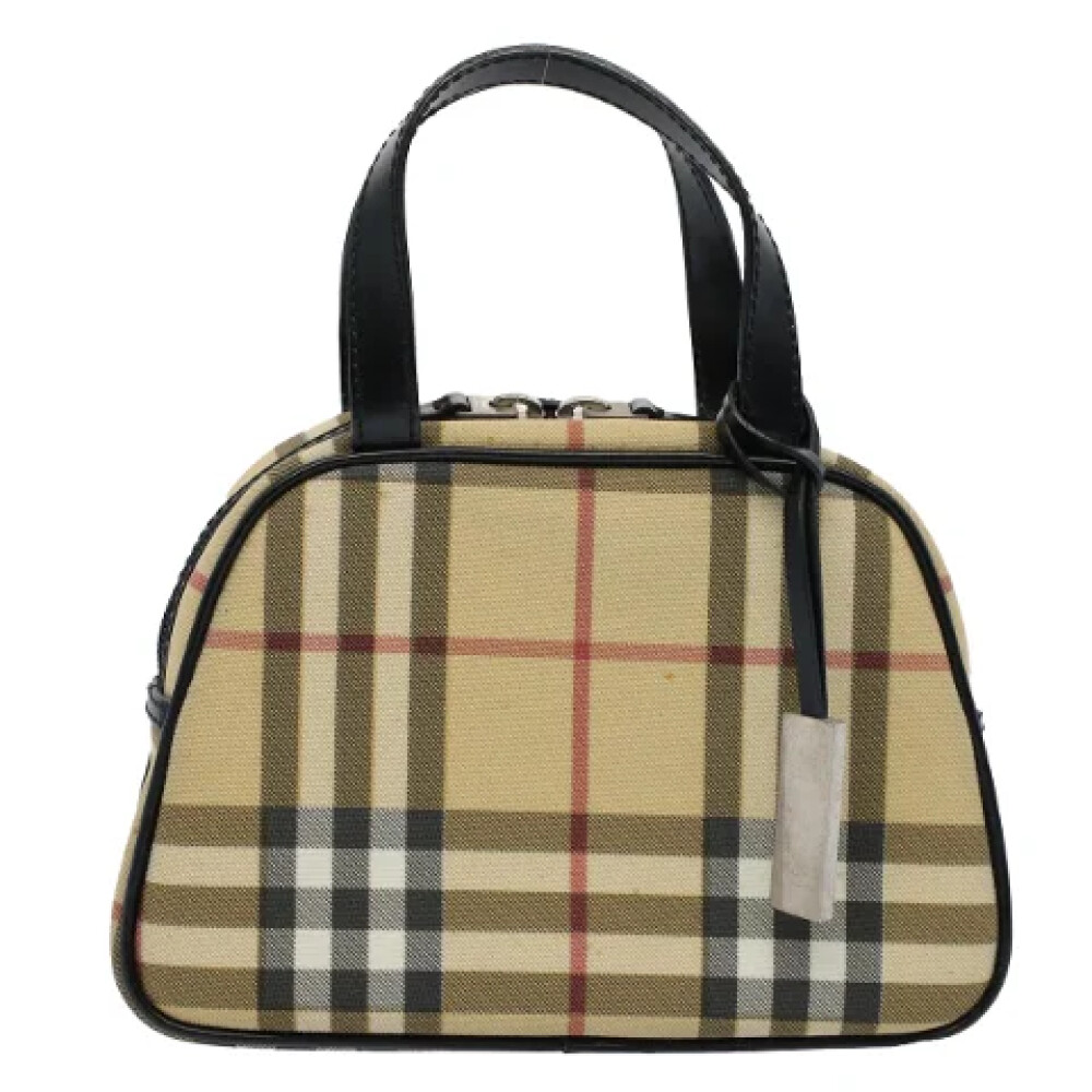 Burberry 2024 origen mujer