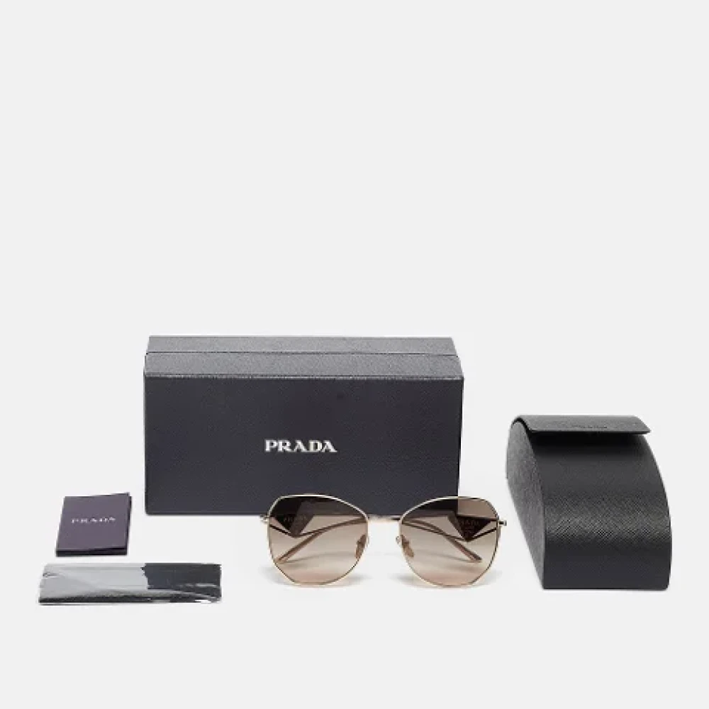 Prada Vintage Pre-owned Metal sunglasses Yellow Dames