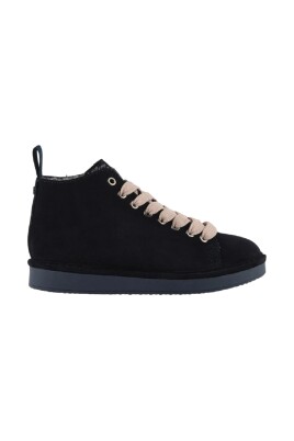 blue-sneakers-with-fuchsia-laces