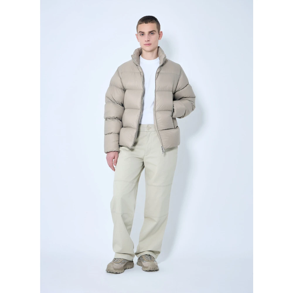 Moncler Gewatteerd donsjack met logopatch Beige Heren