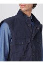 gilet-utilitaire-vert-avec-plusieurs-poches