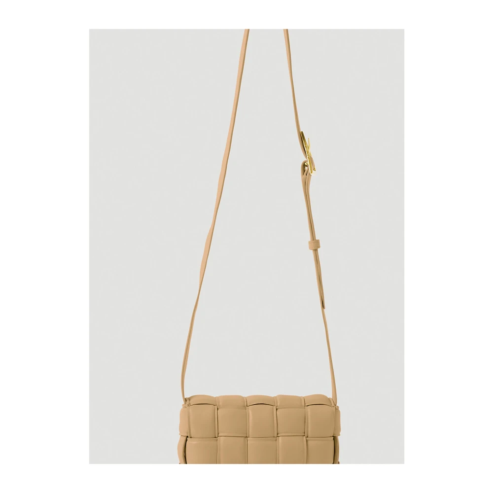 Bottega Veneta Gewatteerde Cassette Schoudertas Beige Dames