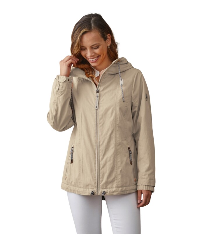 veste-ajustee-moderne-avec-capuche-et-cordon-de-serrage