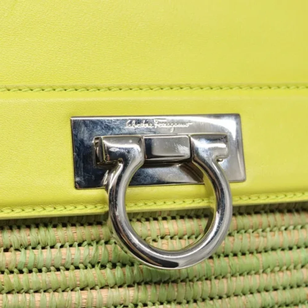Salvatore Ferragamo Pre-owned Fabric handbags Green Dames