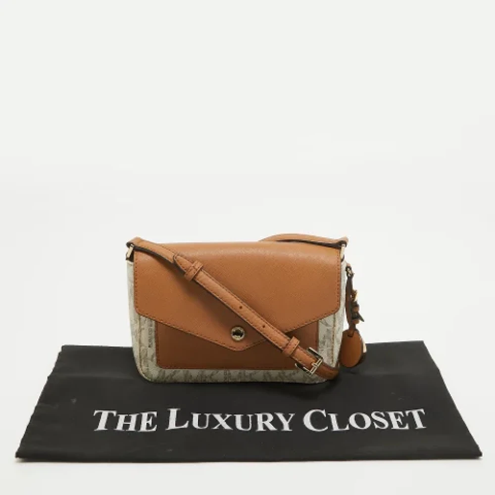 Michael Kors Pre-owned Coated canvas shoulder-bags Beige Dames
