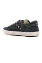 sneakers-en-daim-noir-avec-style-street