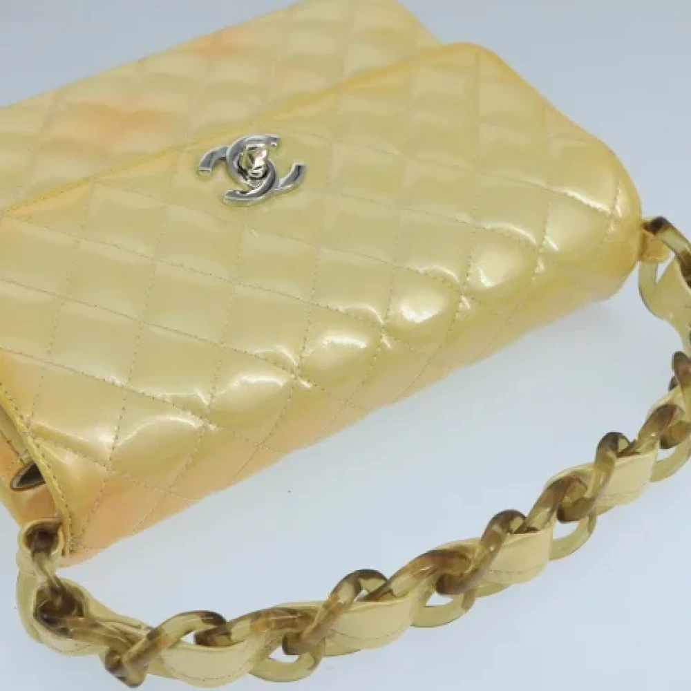 Chanel Vintage Pre-owned Leather handbags Yellow Dames