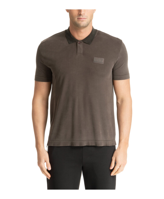 plain-polo-shirt-with-logo-detail
