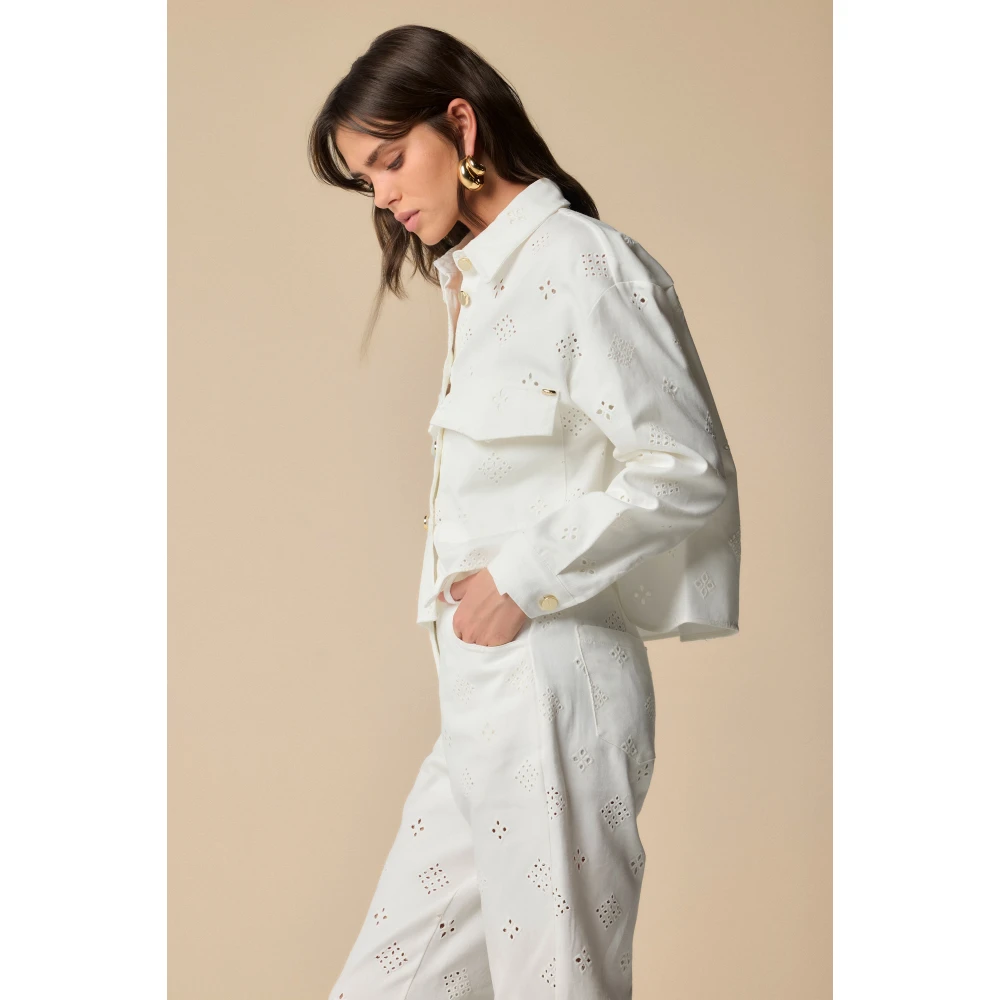 Kocca Witte denim-stijl kort jasje met geperforeerd patroon White Dames