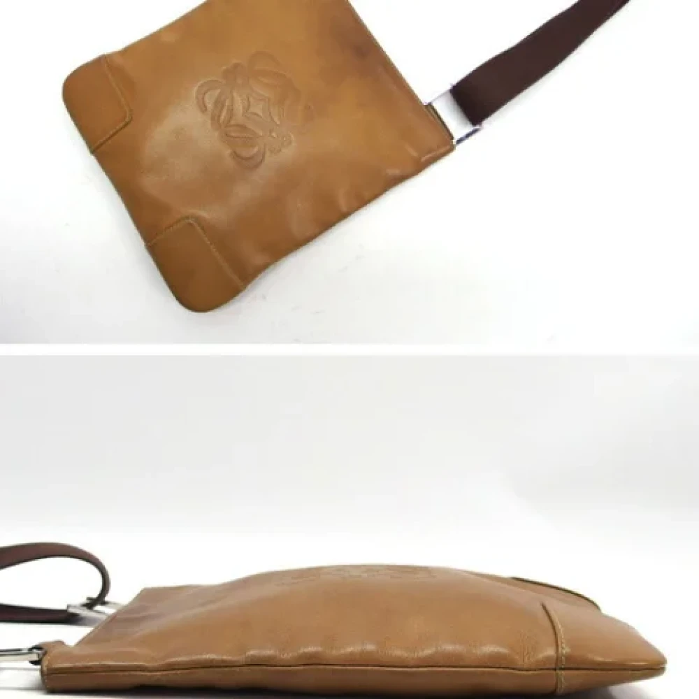 Loewe Pre-owned Fabric shoulder-bags Beige Dames