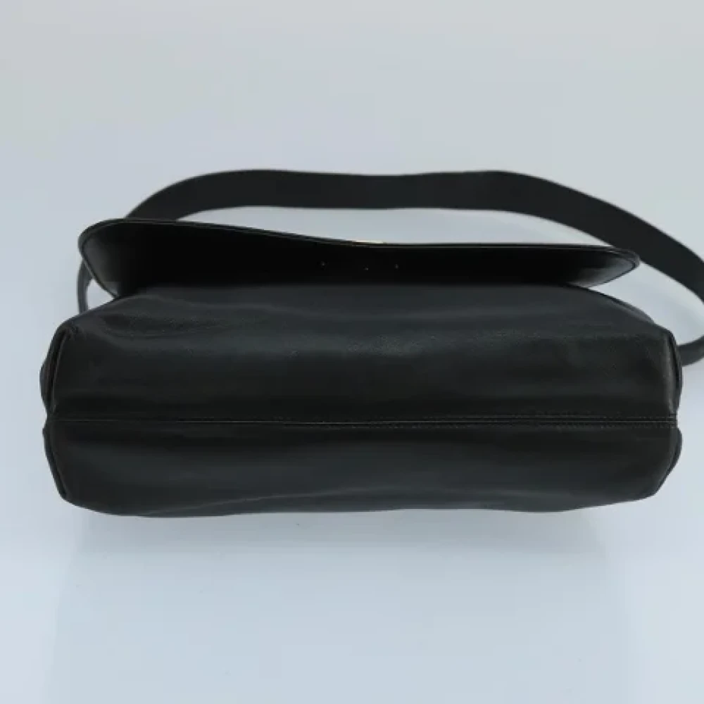Salvatore Ferragamo Pre-owned Leather shoulder-bags Black Dames
