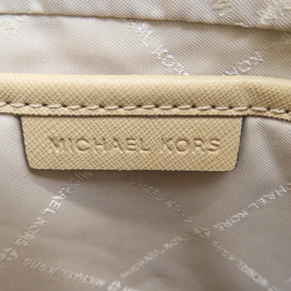 Michael Kors Pre-owned Plastic shoulder-bags Beige Dames