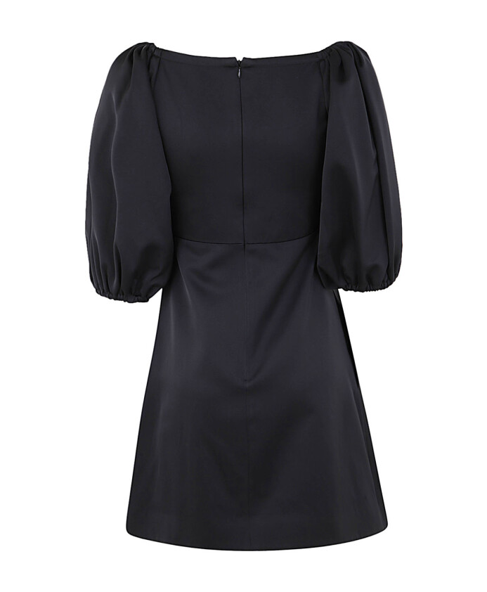 robe-a-crampon-des-manches-de-volume