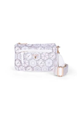 white-shoulder-bag-with-style