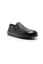 chaussure-noire-a-semelle-en-caoutchouc-plate-et-bout-rond