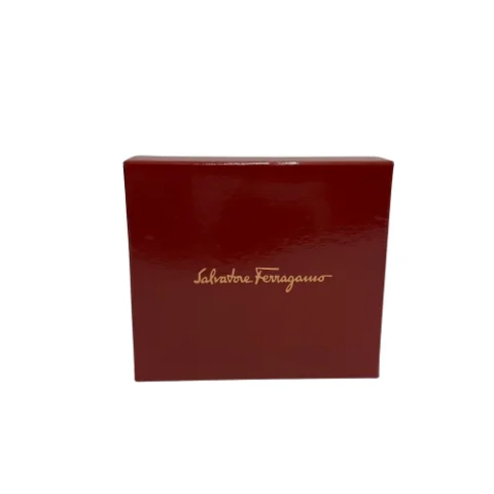 Salvatore Ferragamo Pre-owned Leather wallets Beige Dames