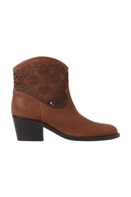 chic-leather-ankle-boots-cutout-detail