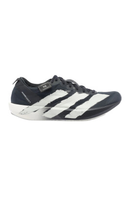 black-sneaker-with-stripe-detail