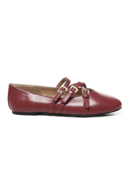 leather-flat-shoes-with-buckle-closure
