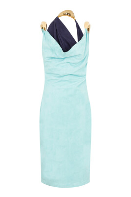 fluid-suede-midi-kjole-med-metaldetaljer