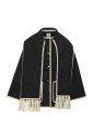 manteau-gris-en-laine-avec-echarpe-a-franges