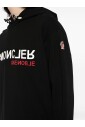 sweatshirt-noir-eleve-garde-robe-style
