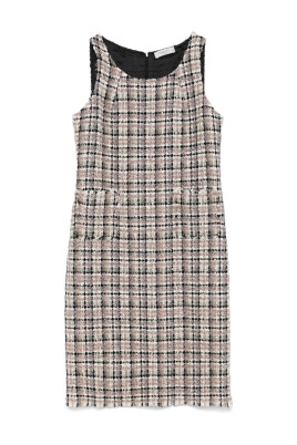 white-sleeveless-dress-with-pockets