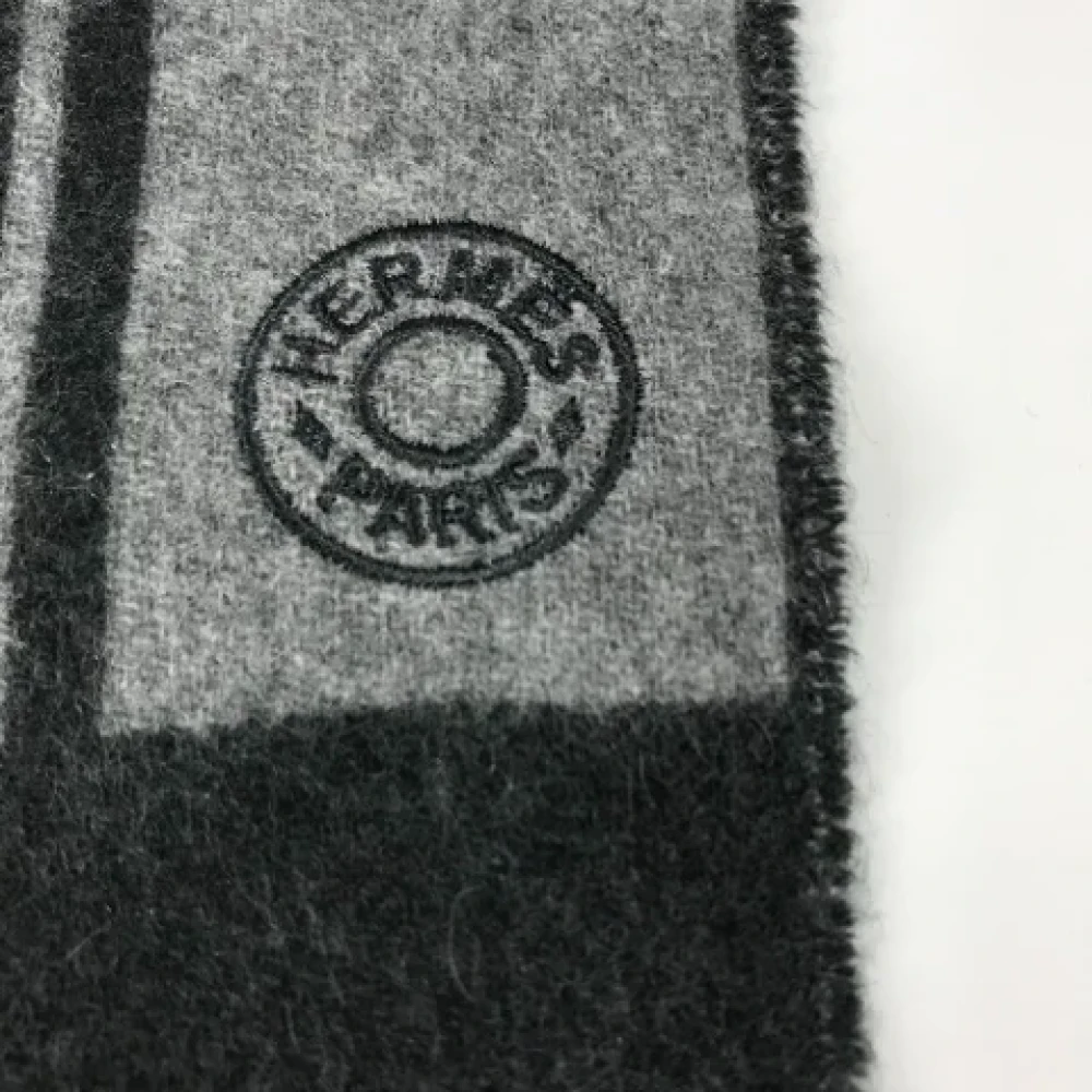 Hermès Vintage Pre-owned Fabric scarves Gray Dames