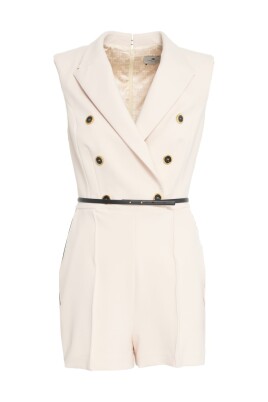 combinaison-beige-chic-avec-details-metalliques