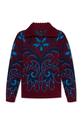 patterned-sweater-with-a-collar